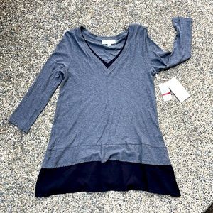 Two by Vince camuto grey/black long v-neck shirt -NWT
